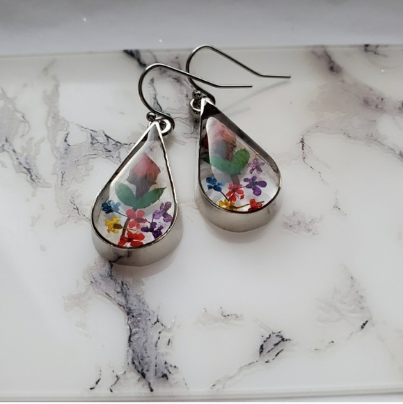 New Pressed Flower Teardrop Earrings - Picture 3 of 8